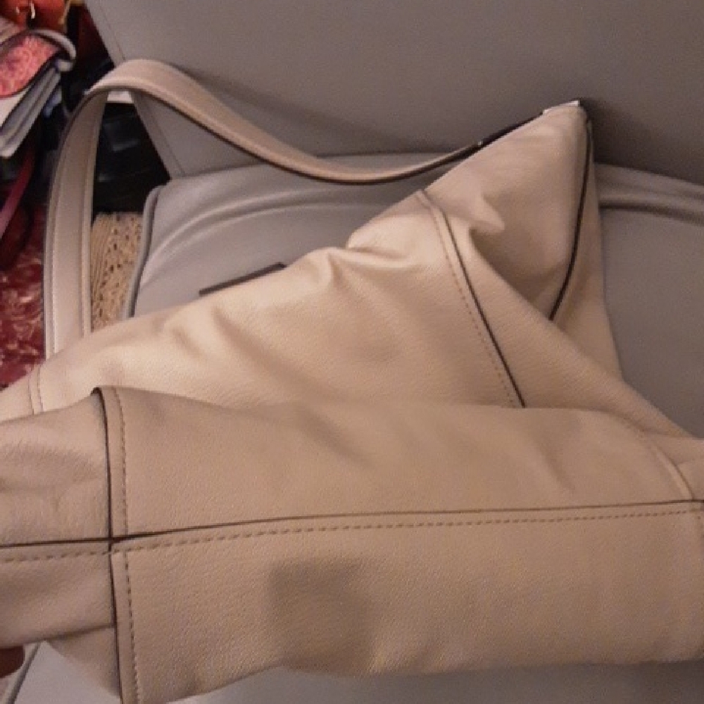 Michael Kors Cream Leather Hobo Bag - Picture 4 of 7
